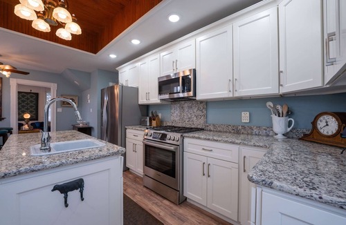 Kanab House | Stunning Historic Home in Kanab, Utah. Close proximity to Zion and Bryce Canyon. Incredible stargazing opportunities!