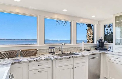Harbour Town Apartment | Stylish Condo with Water Views in Sea Pines
