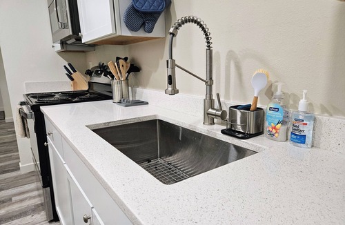 North Charleston House | Stylish Cottage - Pets & Arcade - Minutes to Airport