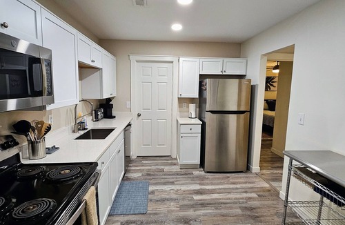 North Charleston House | Stylish Cottage - Pets & Arcade - Minutes to Airport