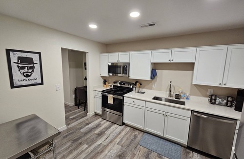 North Charleston House | Stylish Cottage - Pets & Arcade - Minutes to Airport