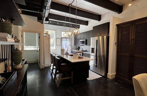Habersham Condo | Stylish Loft in Habersham