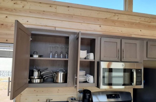 Valle Cottage | Stylish Tiny Home Getaway with Spacious Loft & Outdoor Area in Williams, Arizona
