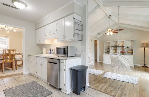 Ladson House | Suburban Family Home 18 Mi to Dtwn Charleston!