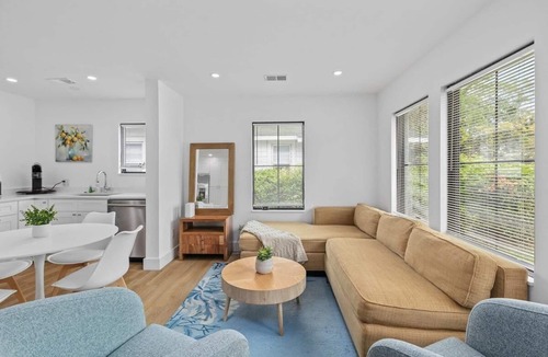 West Ashley House | Suite Magnolia-Hot Tub-Pet Friendly, Mins 2 DT