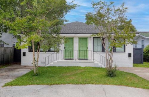 West Ashley House | Suite Magnolia-Hot Tub-Pet Friendly, Mins 2 DT