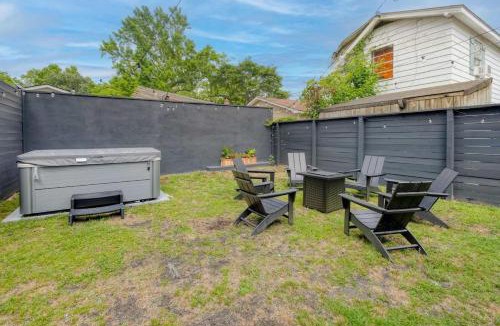 West Ashley House | Suite Magnolia-Hot Tub-Pet Friendly, Mins 2 DT