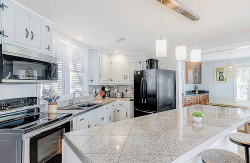 Edisto Island House | Sunny beach house with ocean view, large deck, central AC, & washer/dryer
