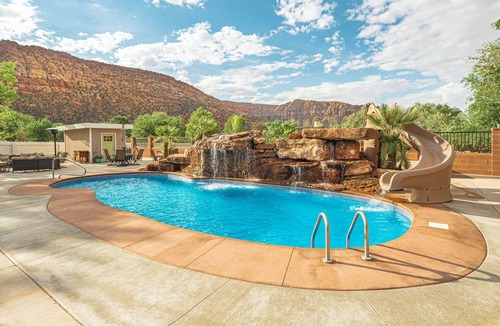 Hildale House | Sunset Cove at Zion Canyon ☼ 6BR 6BA Pool w/Waterfall, Hot Tub, Sauna, Gym