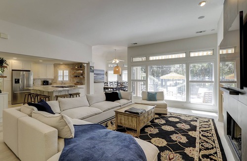 Shipyard Plantation House | Sunset Rentals | Kingston 82 | Dog Friendly