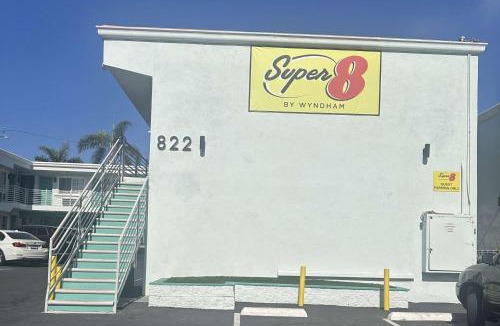 Townsite Hotel | Super 8 by Wyndham Oceanside Downtown