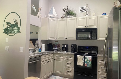 Crystal River House | Super Clean and Super Comfortable with boat ramp under half mile down the road.