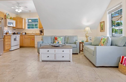Uptown - Upper Duval Condo | *SUZY'S PARROT PERCH @ OLD TOWN* Condo + Last Key White Glove Service.