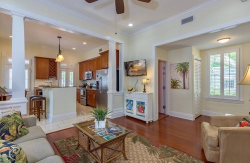 Downtown House | *SWEET HOME ANGELITA @ OLD TOWN* Home + Last Key White Glove Service.