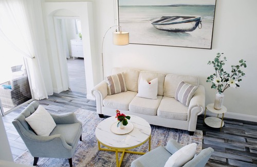 Davenport House | Sweet Sunshine Retreat near Disney. 4 king beds. Free heated pool.