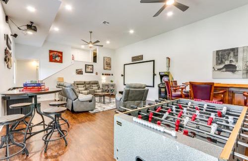 Bella Vista House | Swim & Boat Docks: Lakefront Gem in Bella Vista!