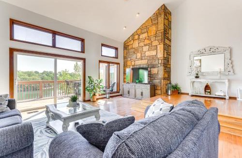 Bella Vista House | Swim & Boat Docks: Lakefront Gem in Bella Vista!