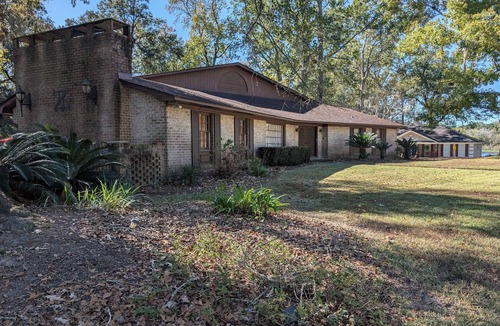 Goose Creek House | The Art History House, indoor heated pool, 3 bedrooms, with two kitchens