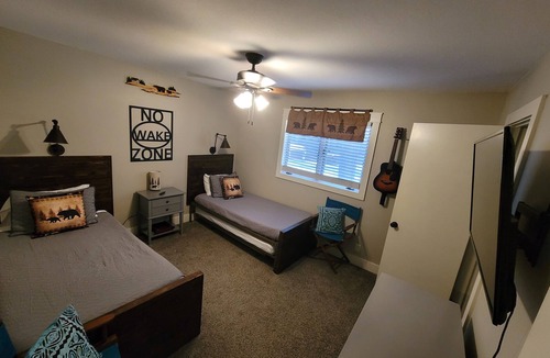 Mount Ida Resort | The "BEAR DEN" on Lake Ouachita at Mtn Harbor Resort 2BR w/many amenities