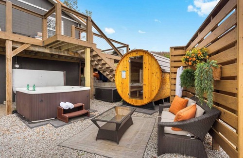Omaha House | The Breakaway at Table Rock- Sauna, Hot Tub, Kayak, Full Upper and Lower Porches