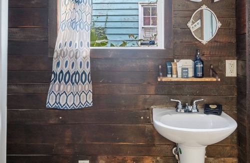 Cannonborough Elliotborough Cottage | The Bungalow | Only 1 Block from King