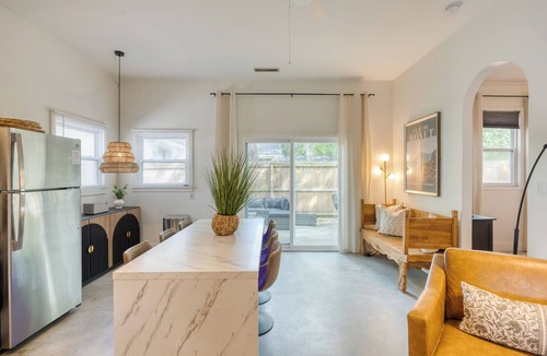 Old Village House | The Cannon Cottage by AvantStay | Old Mt. Pleasant Gem Near Sullivan’s Island