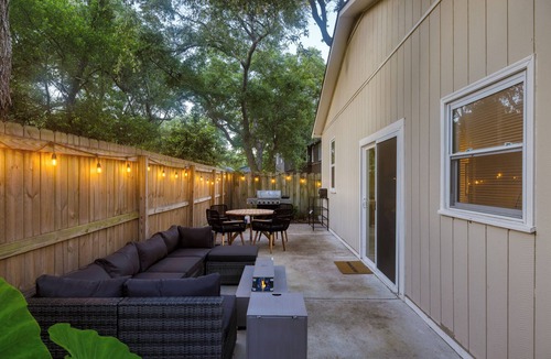 Old Village House | The Cannon Cottage by AvantStay | Old Mt. Pleasant Gem Near Sullivan’s Island