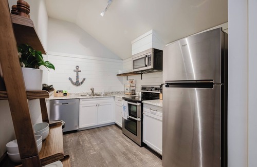 Bluffton Apartment | The Coastal Carriage - Pet Friendly Retreat in the Heart of Old Town Bluffton
