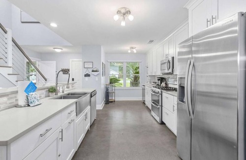Mount Pleasant House | The Costal Haven - 5 Min Beach, 15 Min to DT