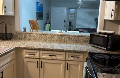 Port Royal House | The Cypress House Cozy 2-bedroom townhome mins from Pairs Island