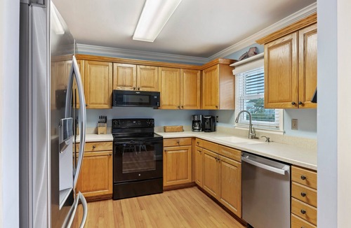 Pelican Bay House | The FAMILY Spot in Wild Dunes - Walking Distance to Beach - Pool Access