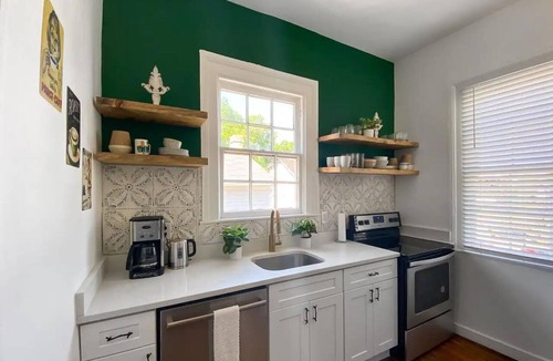 Savannah Victorian District House | The Forsyth Victorian Gathering House - Sleeps 19!