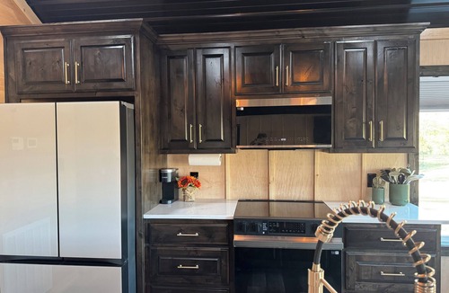 Pearcy Cabin | The Grazing Lodge with HOT TUB -Farm Charm & Rural Tranquility