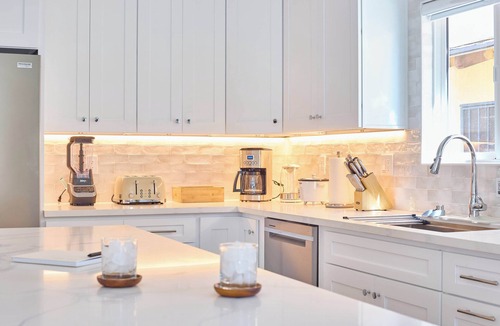 Studio City House | The Hollywood Hearthlight Bungalow