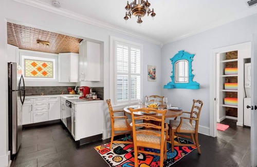 Historic District - North Apartment | The House of Hue | 1870s Artful Savannah Retreat
