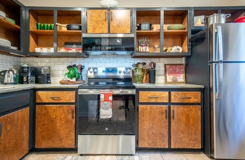 Oxford House | The Ira, 1BR King Nook by Velvet Ditch Villas