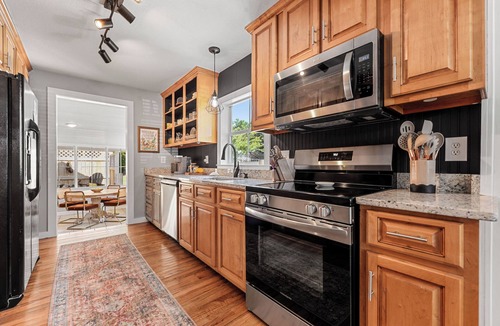 Biloxi House | The Lemonade Stand - the PERFECT location in Ocean Springs. Walk to downtown!