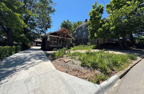Fayetteville House | The "Little House on the Hill"- Near Downtown Fayetteville and the U of A
