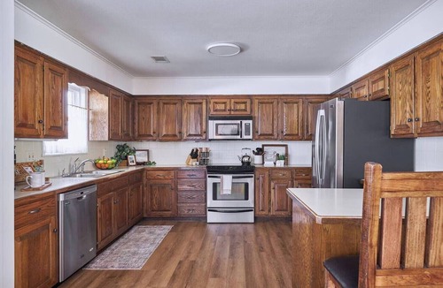 Swinging Bridge Village House | The Little Red Riviera, Family-Friendly, Walk to Winkley Shoals and Dining
