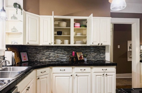 Monroe House | The Local is a cozy 2-bedroom house with tons of amenities in charming Monroe!