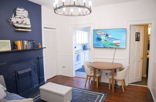 Historic Downtown Savannah House | The Maiden Voyage: Themed,Steps to Forsyth,King Bed,Grill,Games,Picnic Basket
