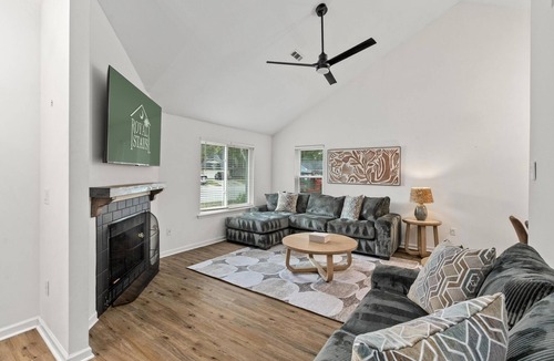Mount Pleasant House | The Ramblewood-Large Fenced in Yard-Pet Friendly