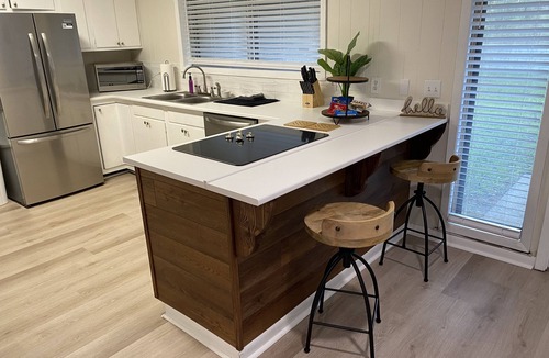 Lincoln Parish House | THE RESORT Stunning mid century house beautifully decorated Extremely large lot