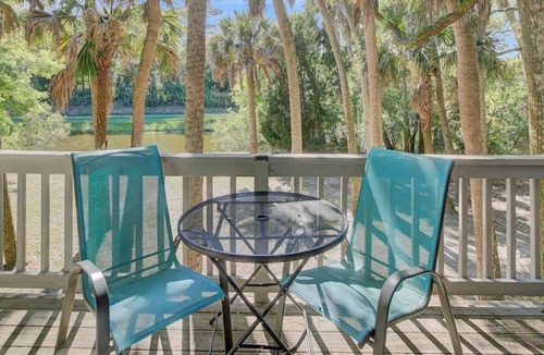 Seabrook Island Cottage | Treehouse Escape-Lagoon View & Walk to Beach