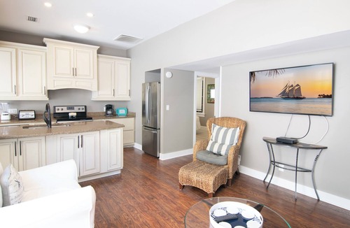 Old Town Cottage | TROPICAL COTTAGE by RENT KEY WEST VACATIONS - Quiet & gated. Pool/Deck/Pet frien