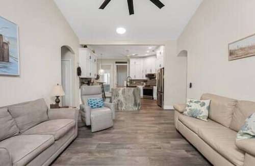 Port Charlotte House | Tropical Garden Hideaway
