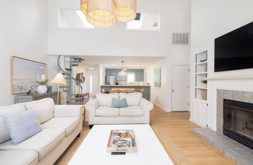 Isle of Palms House | Tropicana Cabana with Fenced Yard