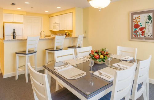 Hilton Head Island Resort | Two Stylish 2BR Vacation Home w/Modern Kitchen, Pool and Outdoor Dining