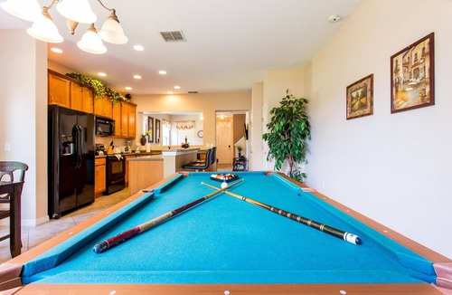 Crestwynd Bay House | Unit 5 | 3BR Home | 2 Mi to Disney | Pet Friendly | Heated Pool | Gated