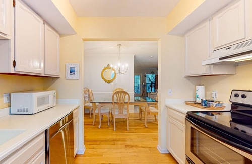 The Cottages Condo | Updated Island Escape w/Dual Suites - Golf, Tennis, Beach Club, Near Dining